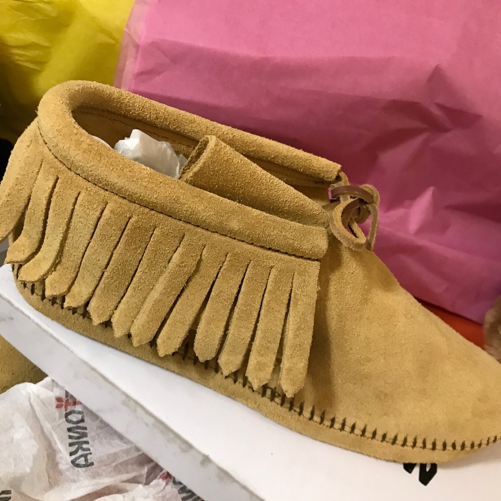 Minnetonka soft classic fringe boot size 9 - Picture 3 of 9